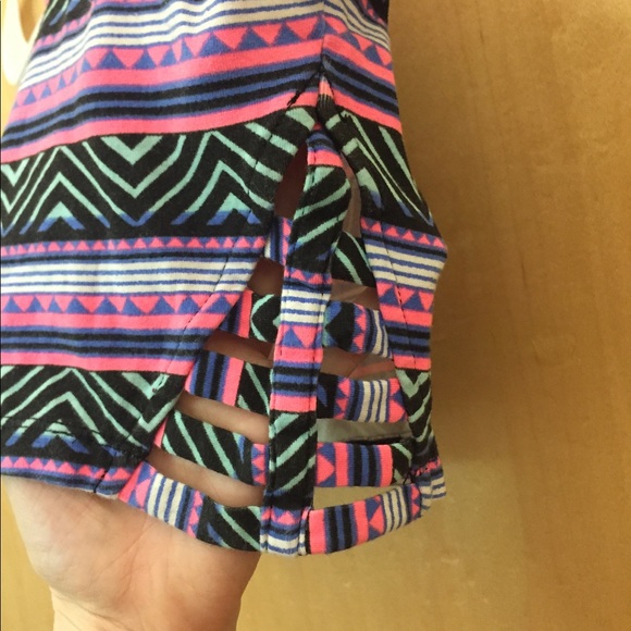 patterned crop top - Picture 2 of 2